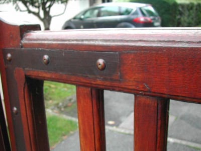 Assemblage par Ã©querre et mortaises.