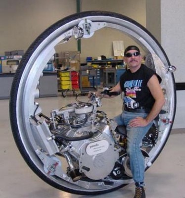 mcLean-V8-Monowheel-monoroue-moto.jpg