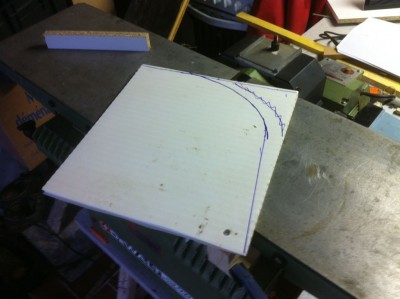 Je pivote le protecteur et trace la forme qui doit s'Ã©carter au fur et Ã  mesure.