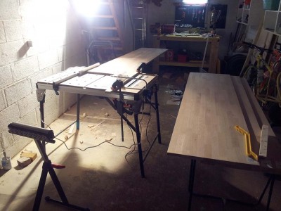 On commence par le commencement, on dÃ©ligne les planches avec la scie sous table que je me suis offert pour l'occasion