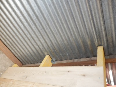 Quand on a posÃ© la derniÃ¨re planche "entiÃ¨re".. reste Ã  gÃ©rer la fin du plancher, pour rattraper le dÃ©faut d'Ã©querrage Ã©norme des murs ! ...