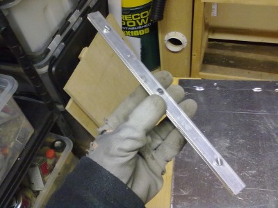 Les 3 plaques maintenues ensemble par les vis.