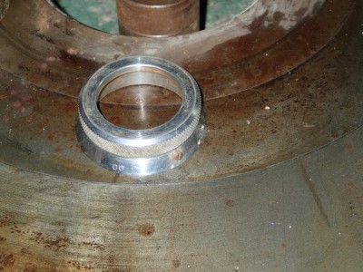 11) J'ai cett bague qui va sur l'arbe. Il faut la mettre oÃ¹? Ca s'utilise avec tous les outils?