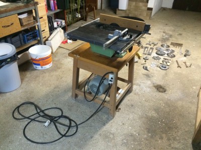 La scie circulaire sous table et quelques accessoires