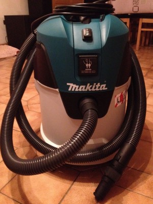 makita vc2512l.JPG