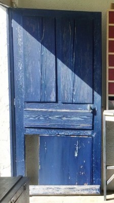 une petite centaine d'annÃ©es et quelques rÃ©parations sommaires pour cette vieille porte