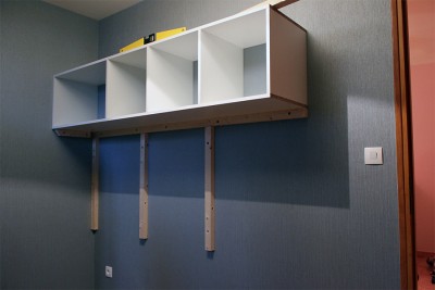 Le rangement, en simple mÃ©laminÃ© de 18 et les tasseaux pour poser l'alupanel
