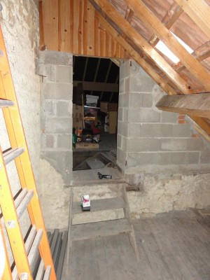 L'entrÃ©e du grenier, avant les travaux.