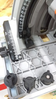 Le semelle en nid d abeille Ã§a a l air trÃ¨s rigide ? La mÃªme que la makita ?