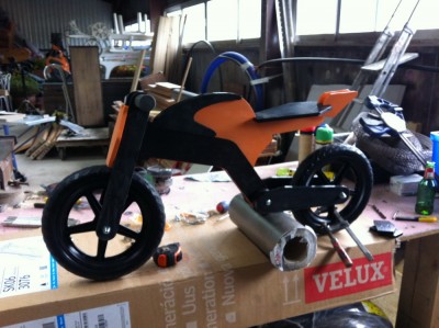 montage avec les roues cette fois, plutot content j'ai failli la laisser comme ca