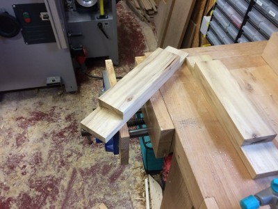 Pour placer les glissiÃ¨res du plateau coulissant, il faut rajouter des traverses.