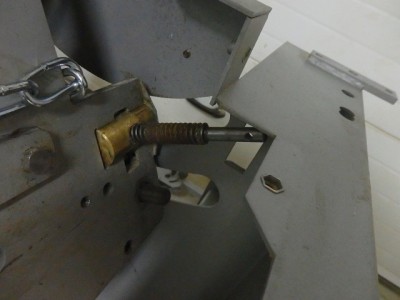 Vue de la vis d'inclinaison, axe dÃ©montÃ©.