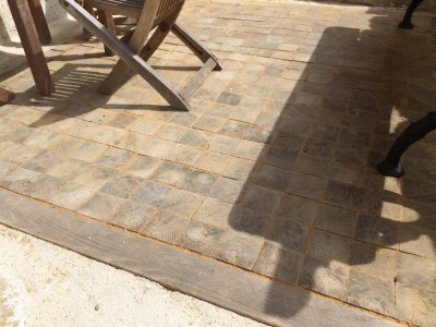 ... pour faire mes joints sur une petite terrasse en pavÃ© bois que j'ai montÃ©e rÃ©cemment. C'est plus fin et donc mieux adaptÃ© que la sciure que j'utilisais au dÃ©but.