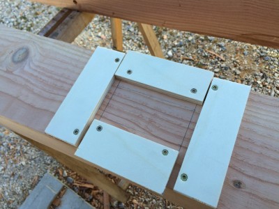 Bon, donc gabarit rapide. Je prend 12,7 pour 1/2", et j'obtiens un dÃ©calage de 8,65 mm pour mon gabarit par rapport Ã  mon repÃ¨re de mortaise. <br />J'avoue, j'ai arrondi au dixiÃ¨me.