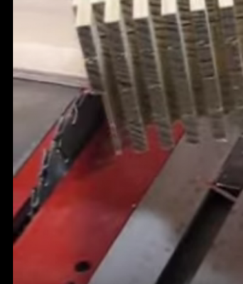 2017-01-13 19_50_00-Box joint jig with screw advance - YouTube.png
