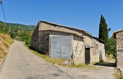 C'est au bord de la route, mais la circulation est plutÃ´t raisonnable.