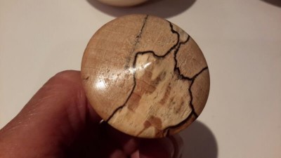 La toupie est devenue toute fine car je n'arrivais pas Ã  obtenir une surface lisse,,par contre elle tourne bien