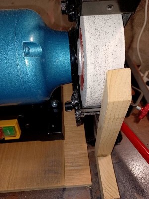 Et avec un équerre tu vérifies l'alignement,  tu n'es pas à 2-3mm près