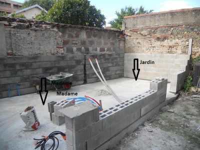 celle de madame et au fond le cabanon jardin