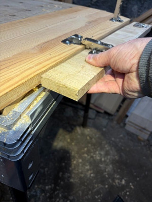 11 Charnière insert ouverte tenue.jpeg