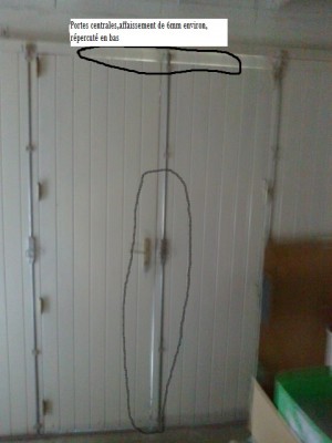 Le faux Ã©querrage horizontal est d'environ 6mm, il se rÃ©percute en bas Ã  la verticale