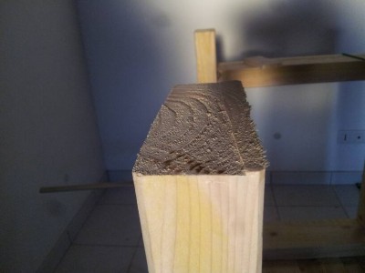 3/4 scie circulaire 1/4 scie sauteuse, le rÃ©sultat est pas terrible. J'ai bien Ã©videment Ã©galisÃ© aprÃ¨s avant de remettre le tout debout.<br />PS : J'ai lu hier soir la rubrique des loupÃ©s sur le site, je pense que tout le post tient ca place sans problÃ¨me dedans ^^